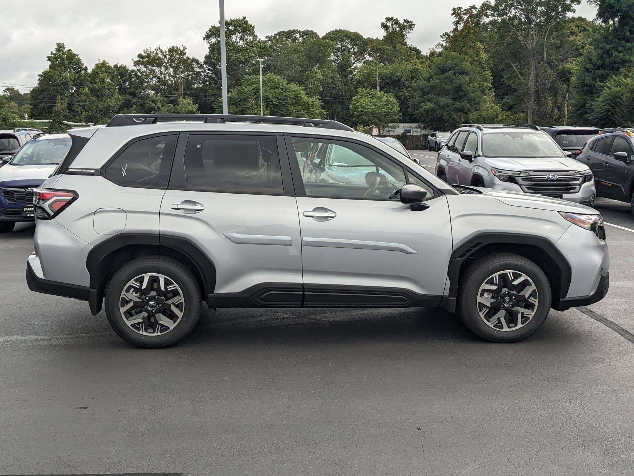 2025 Subaru Forester Premium photo 2