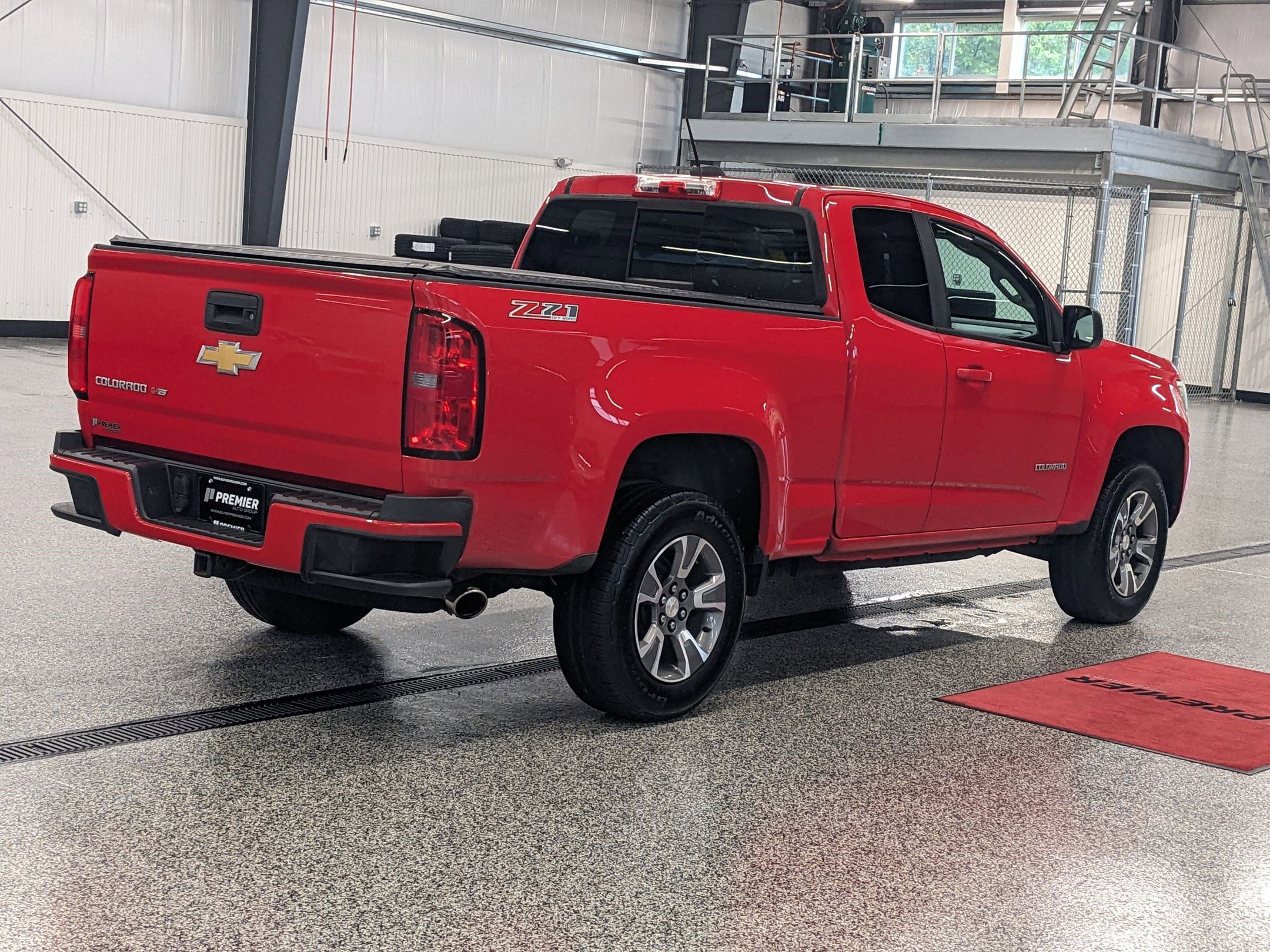 2018 Chevrolet Colorado Z71 photo 2
