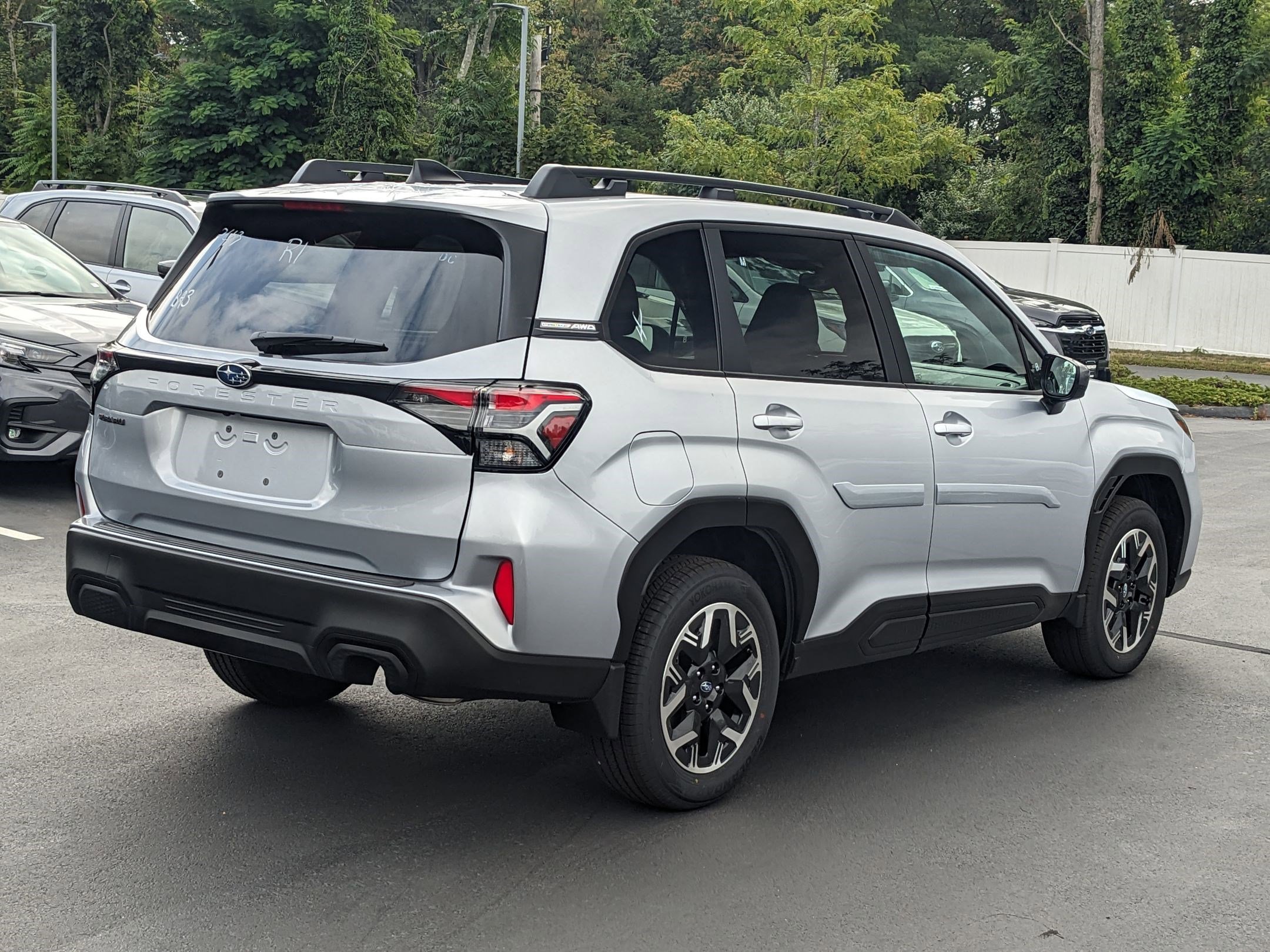 2025 Subaru Forester Premium photo 3