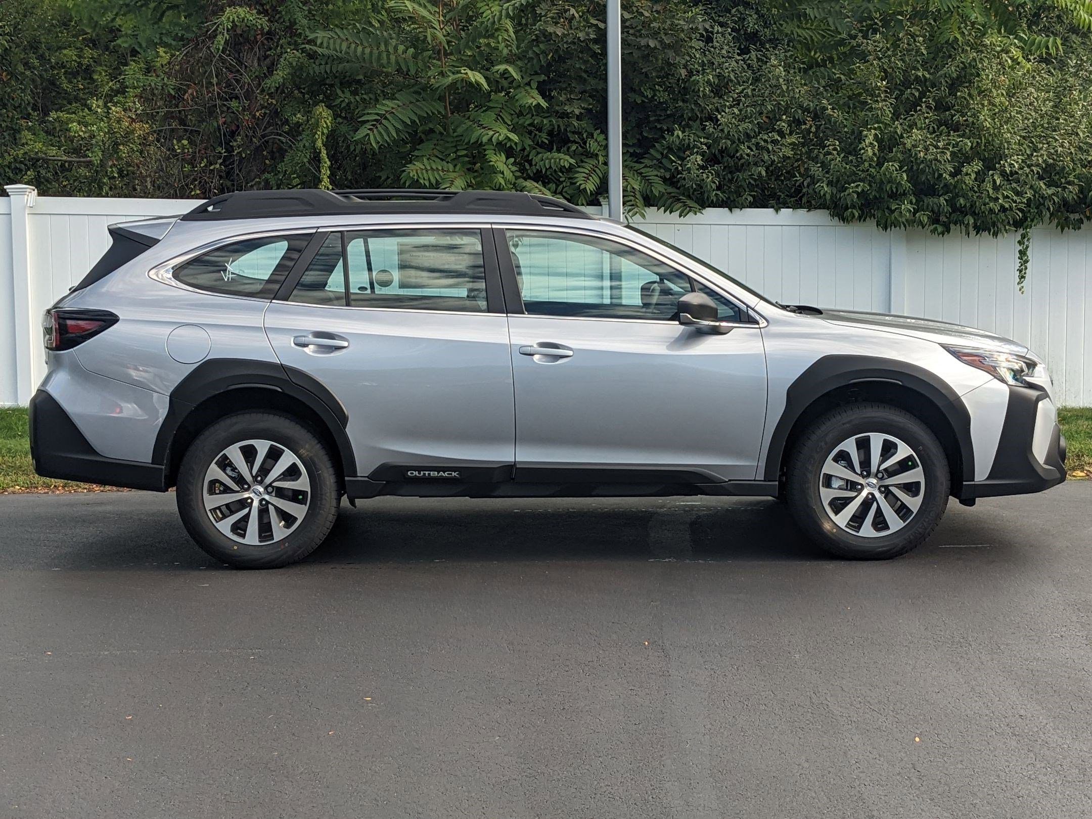 2025 Subaru Outback Base photo 2