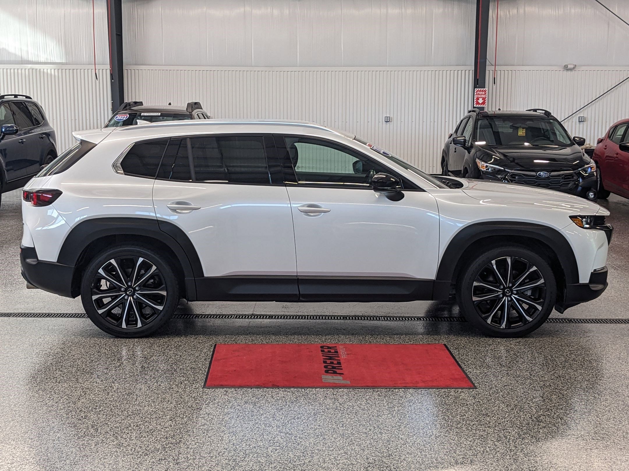 2023 Mazda CX-50 2.5 Premium Plus photo 2