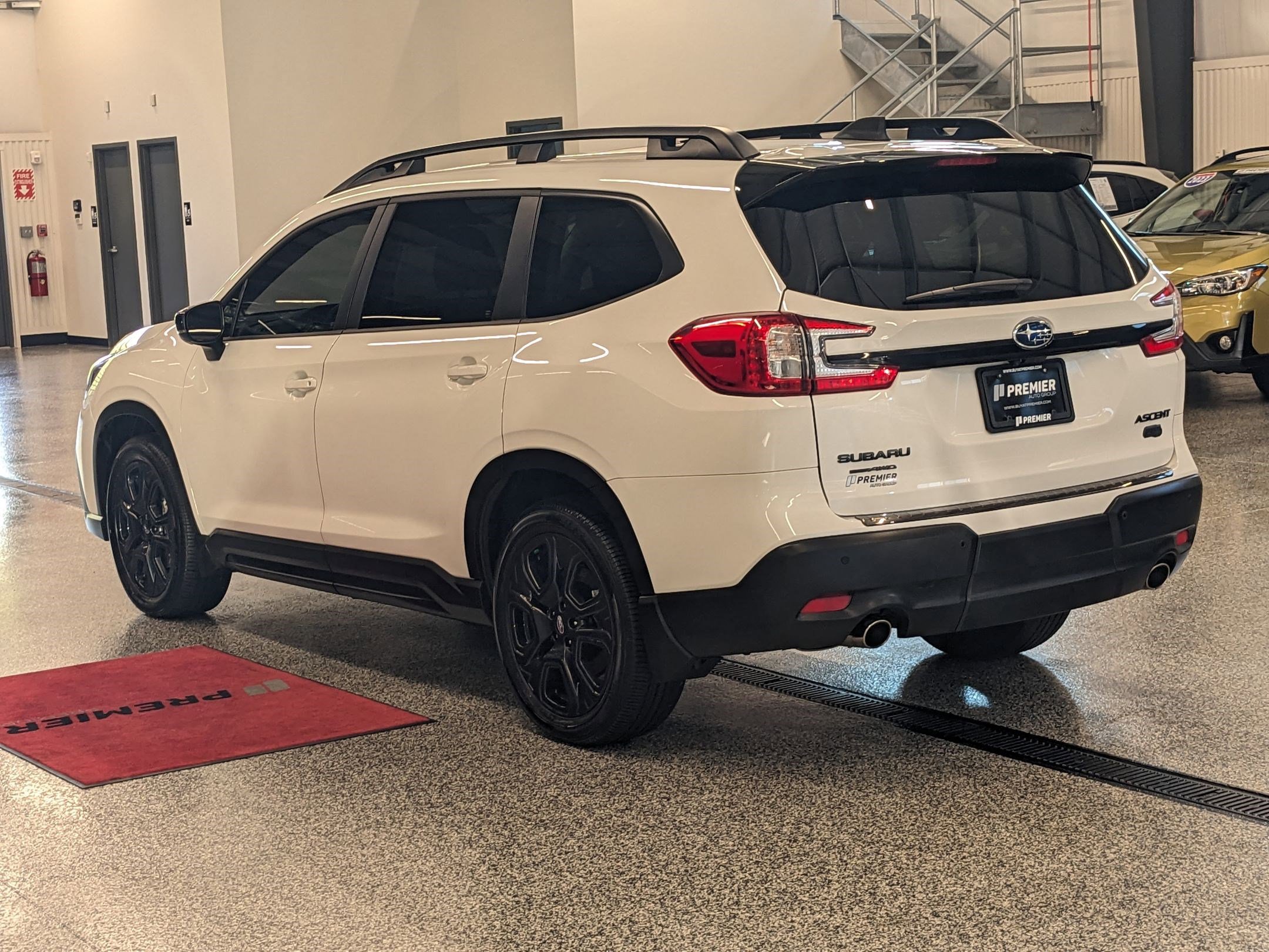 2025 Subaru Ascent Onyx Edition Touring photo 3