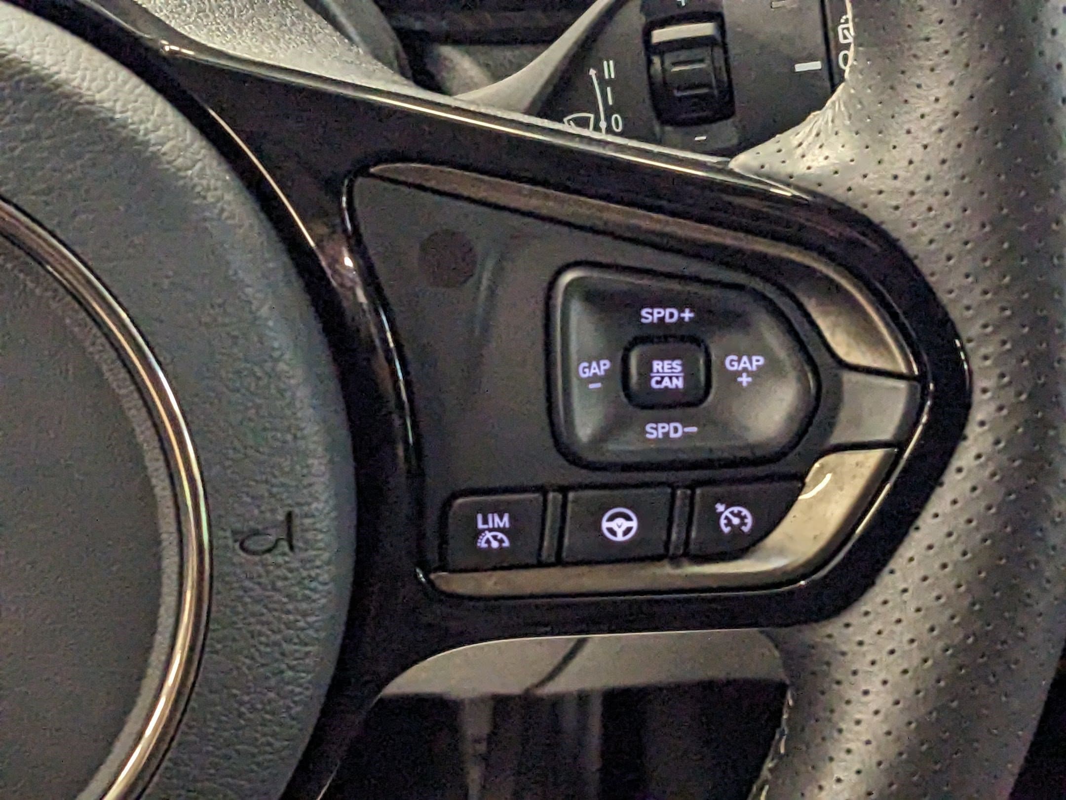 2023 VinFast VF 8 ECO - Photo 17