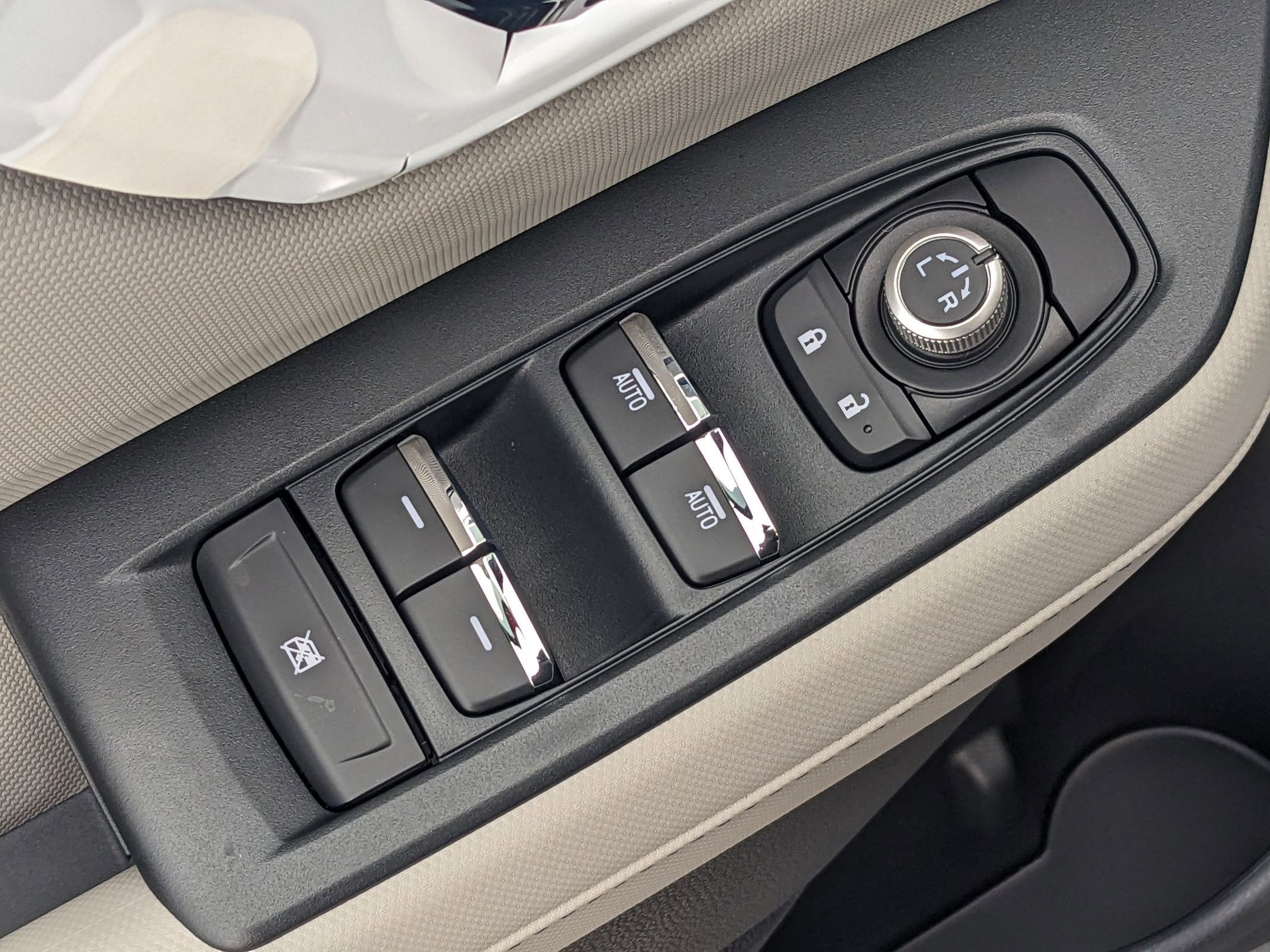 2025 Subaru Forester Limited - Photo 21