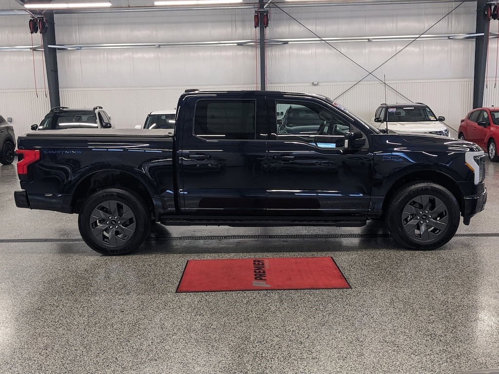 Used 2024 Ford F-150 Lightning LARIAT Crew Cab Pickup