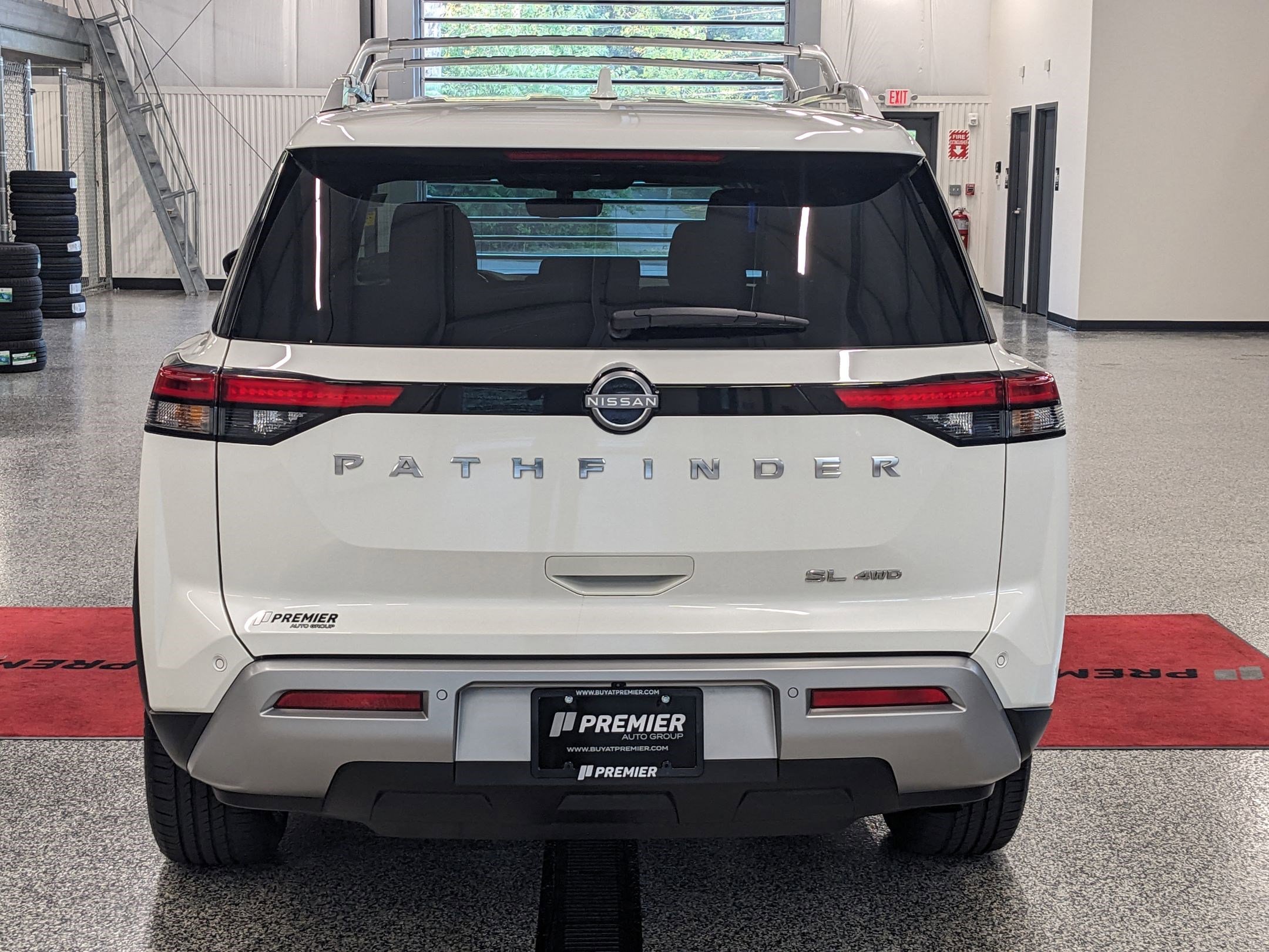 2023 Nissan Pathfinder SL photo 3