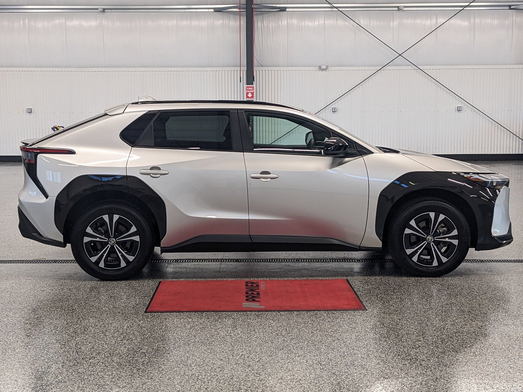 2023 Toyota bZ4X XLE photo 2
