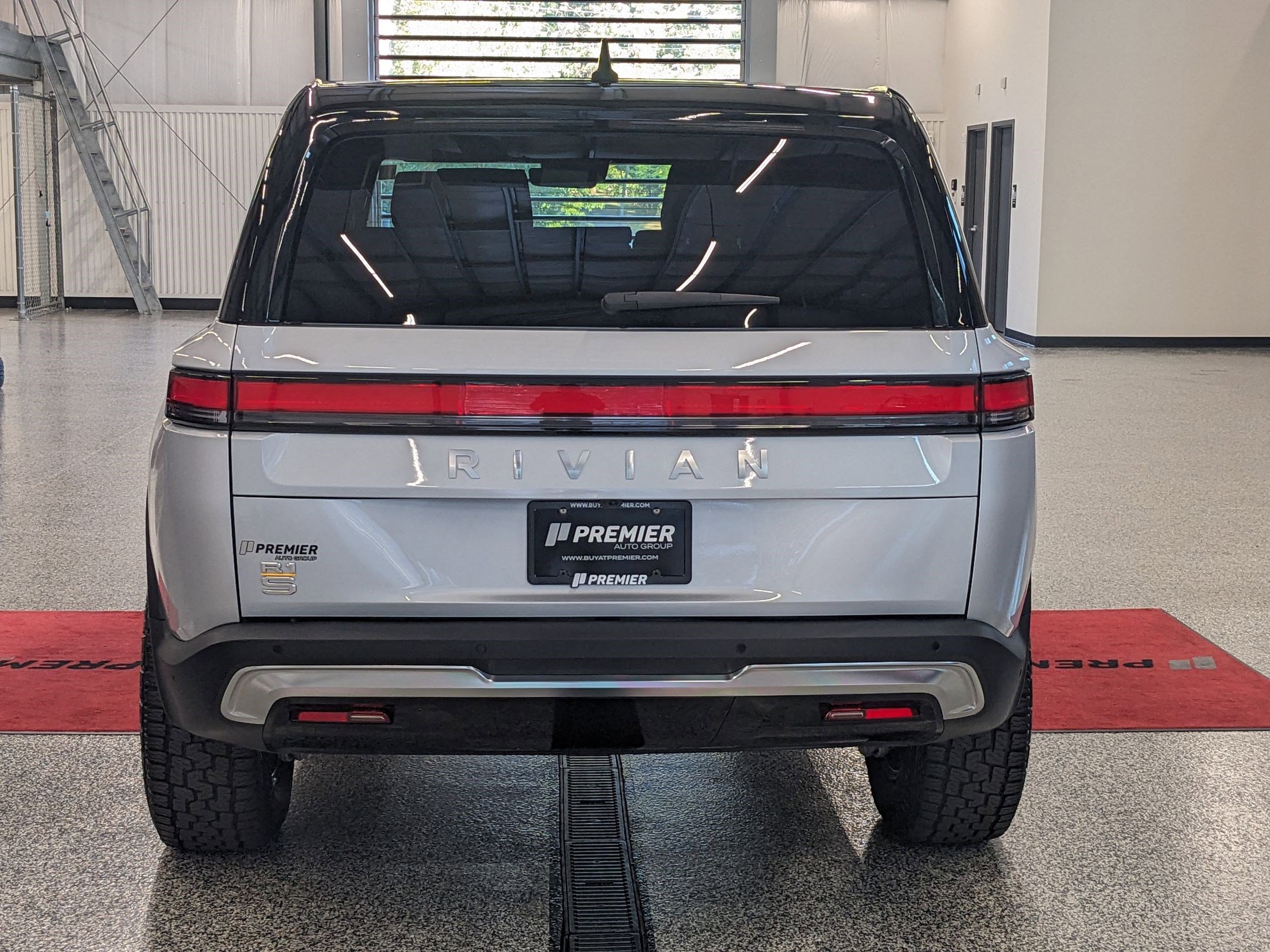 2022 Rivian R1S Launch Edition photo 3