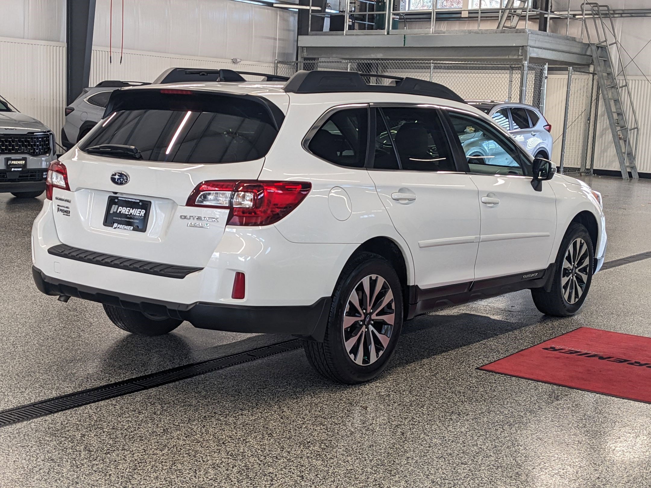 2016 Subaru Outback Limited photo 2