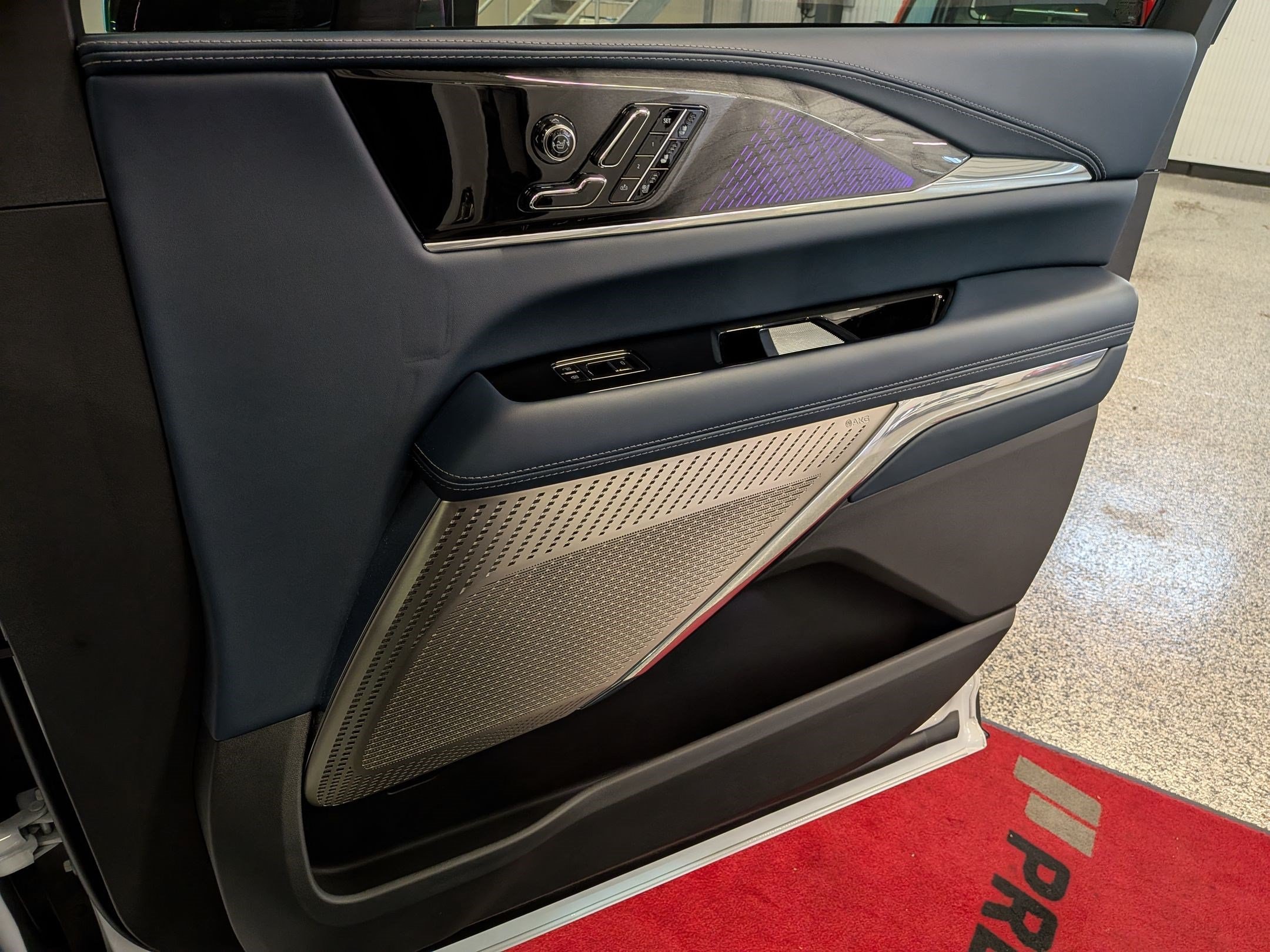 2025 Cadillac Escalade IQ Sport 2 - Photo 36
