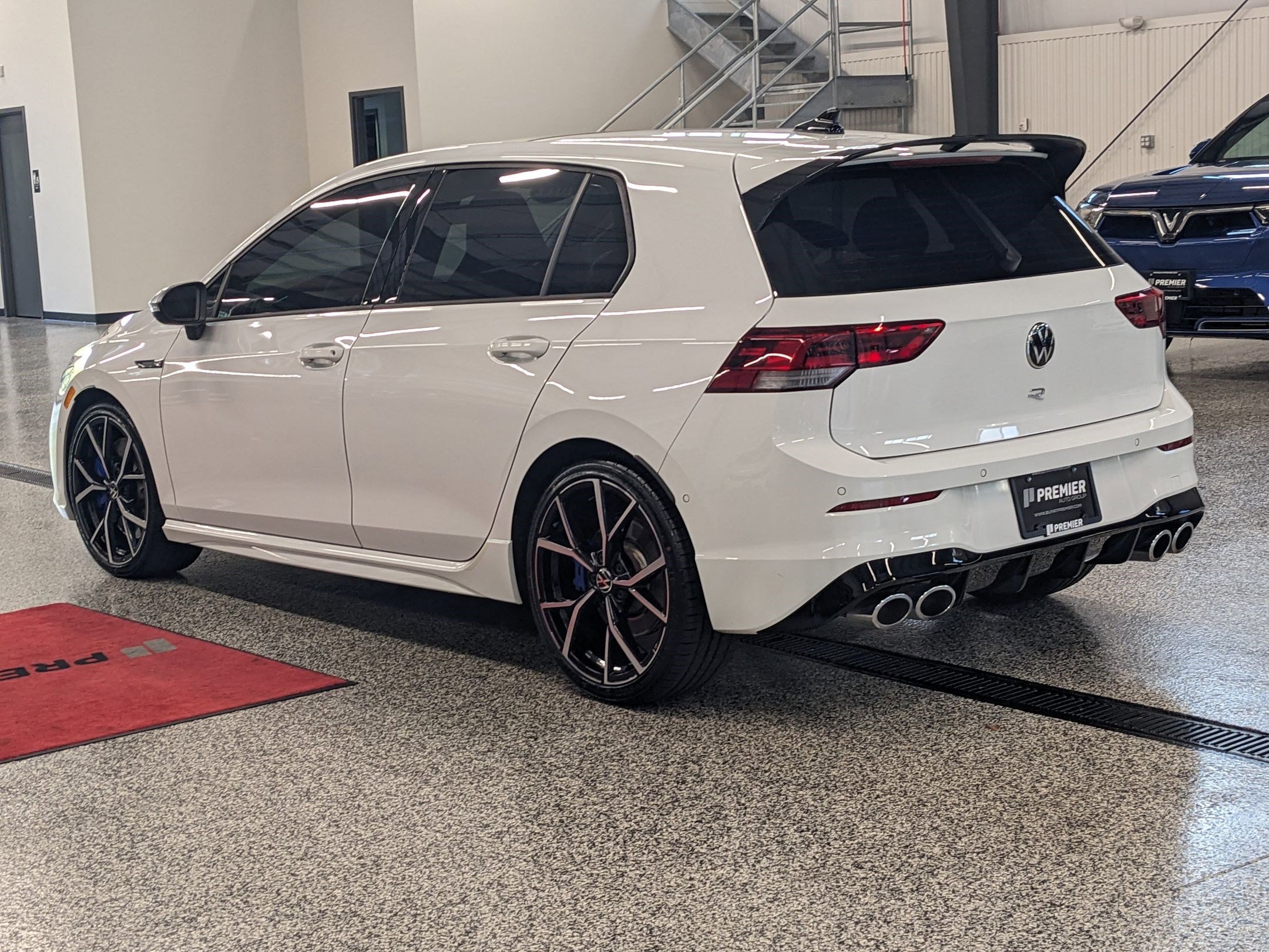 2022 Volkswagen Golf R photo 2
