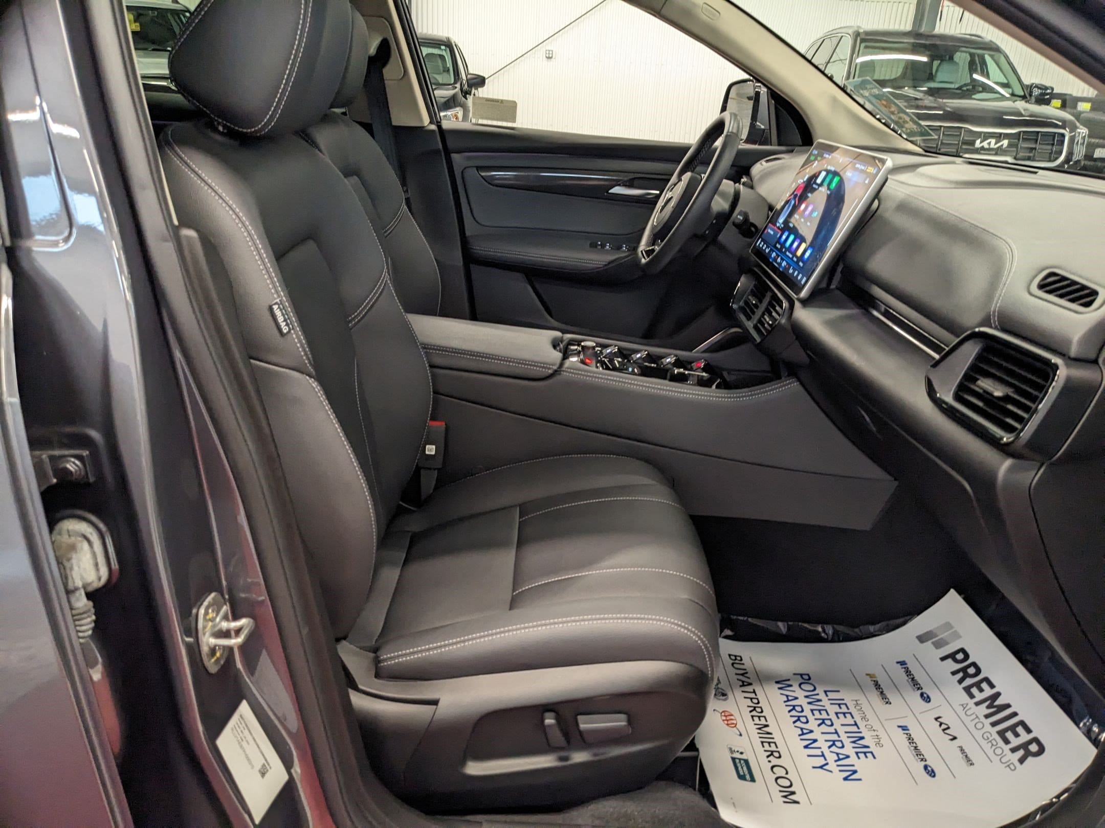 2023 VinFast VF 8 ECO - Photo 25