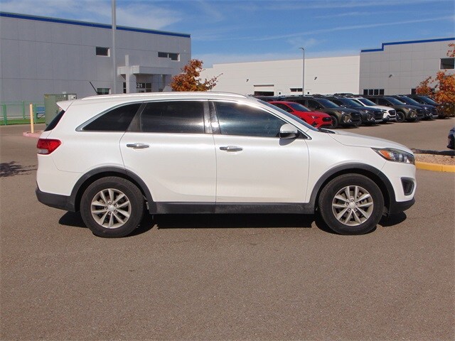 2017 Kia Sorento LX photo 2