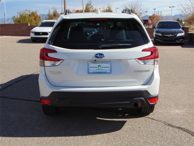 2023 Subaru Forester Premium photo 3