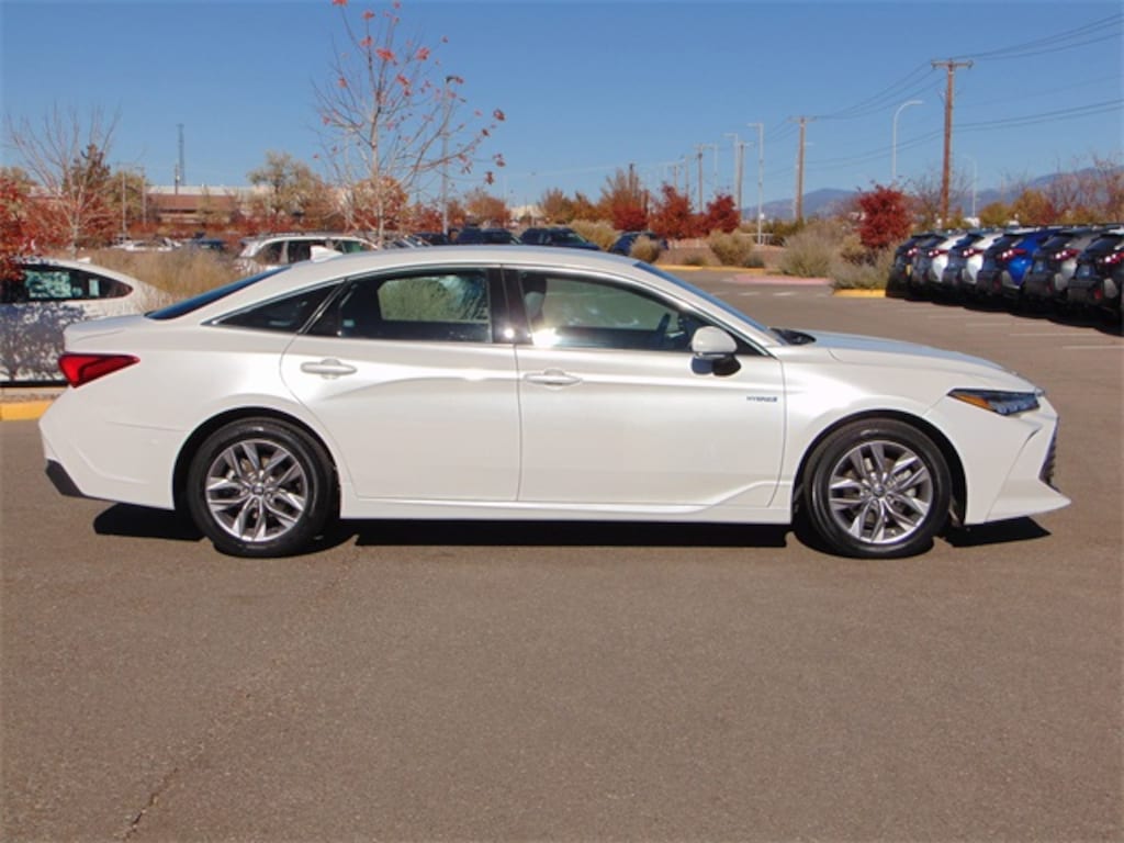 Used 2021 Toyota Avalon Hybrid XLE Sedan