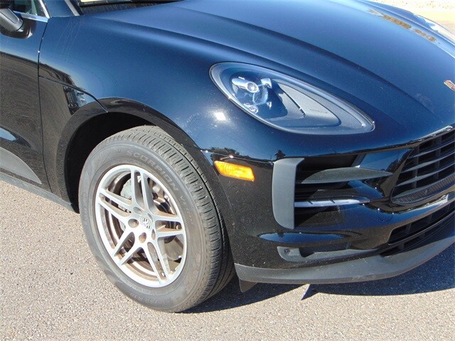 2021 Porsche Macan S photo 2
