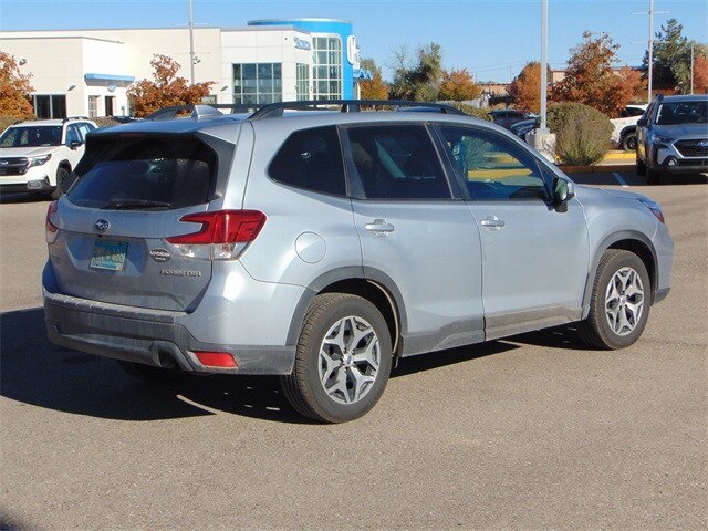 2020 Subaru Forester Premium photo 3