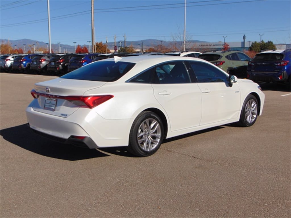 Used 2021 Toyota Avalon Hybrid XLE Sedan