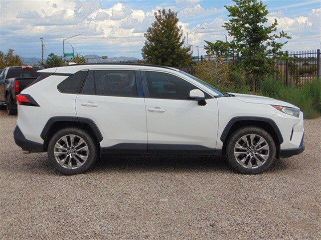 2019 Toyota RAV4 XLE Premium photo 3