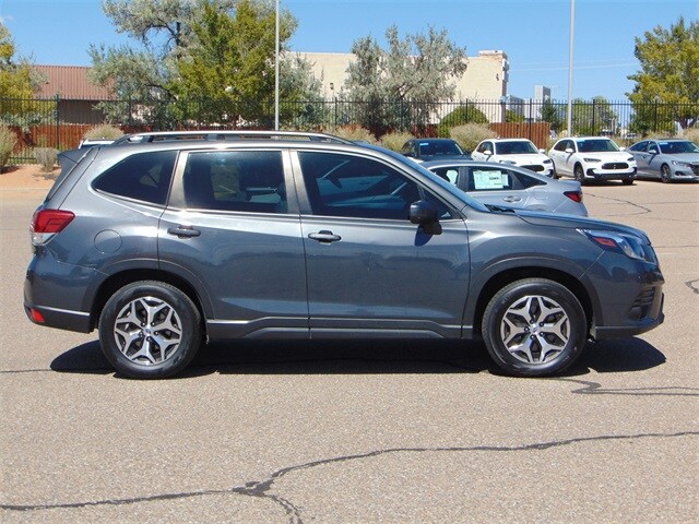 2022 Subaru Forester Premium photo 2