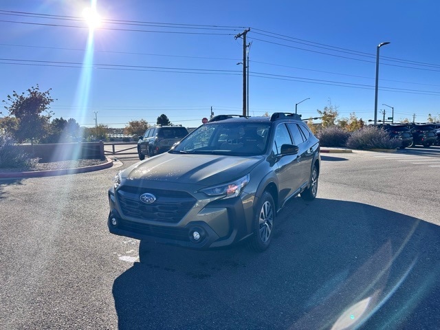2025 Subaru Outback Premium's photo
