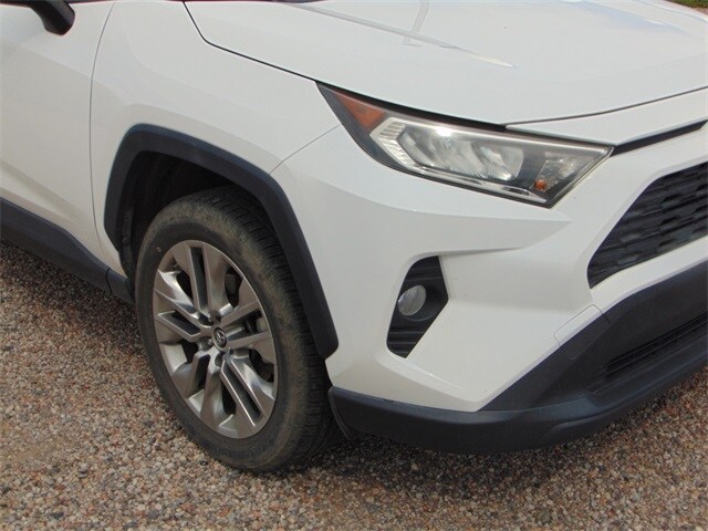 2019 Toyota RAV4 XLE Premium photo 2