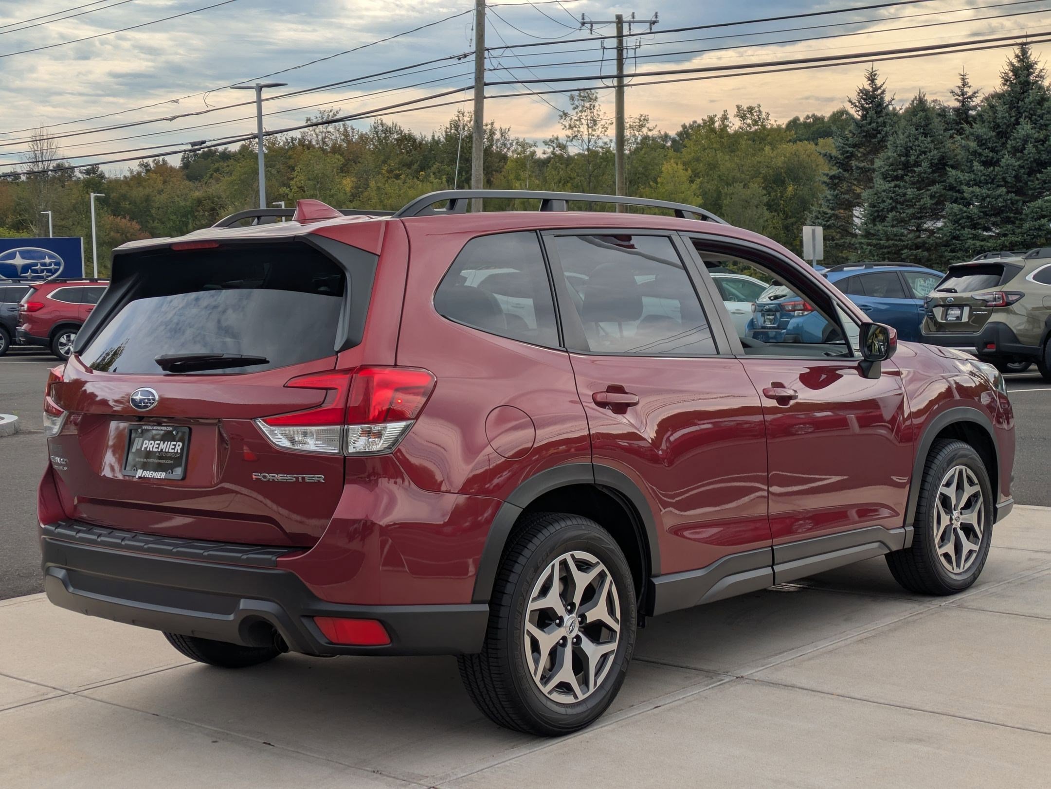2022 Subaru Forester Premium photo 2