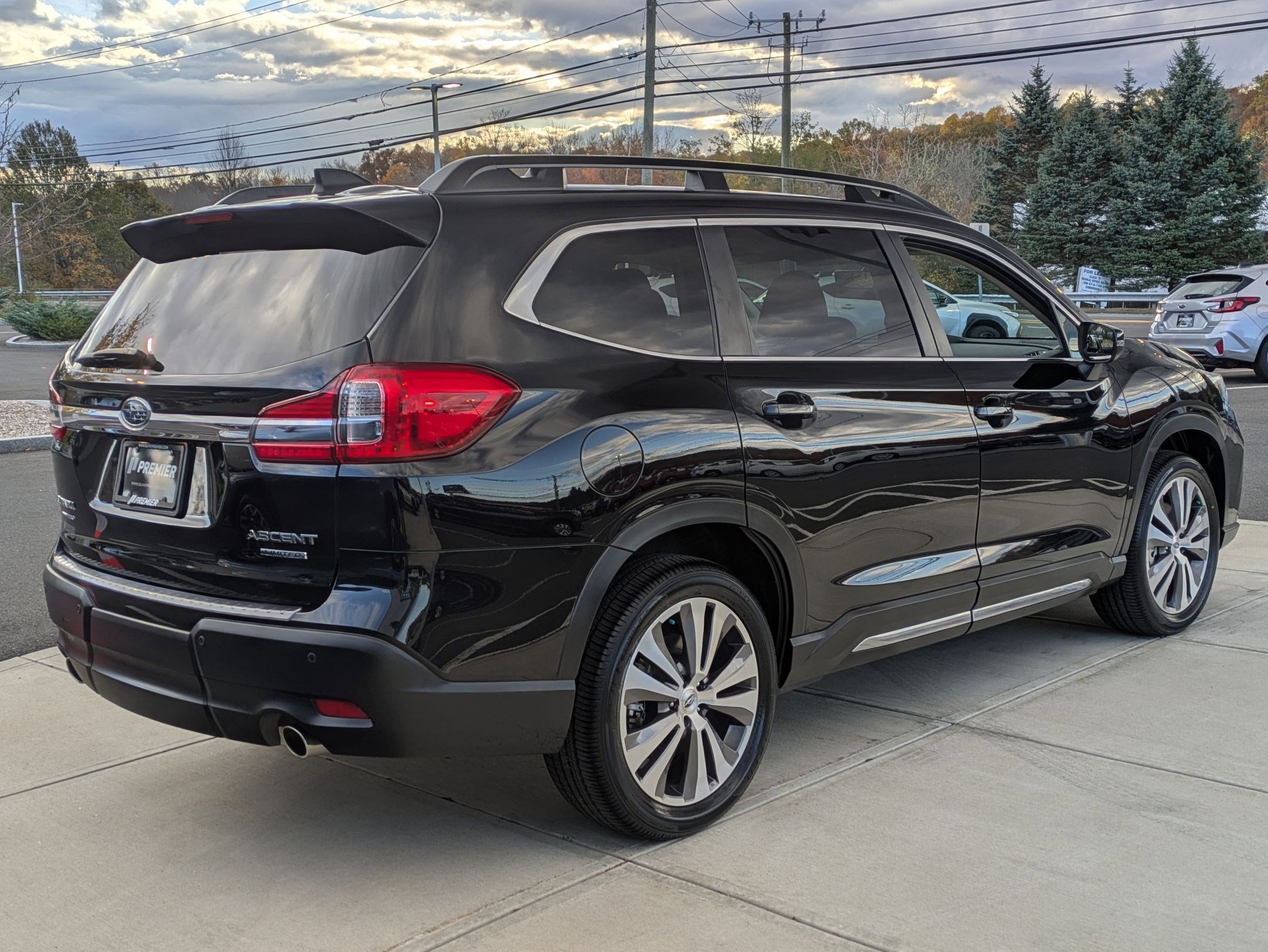 2022 Subaru Ascent Limited photo 3