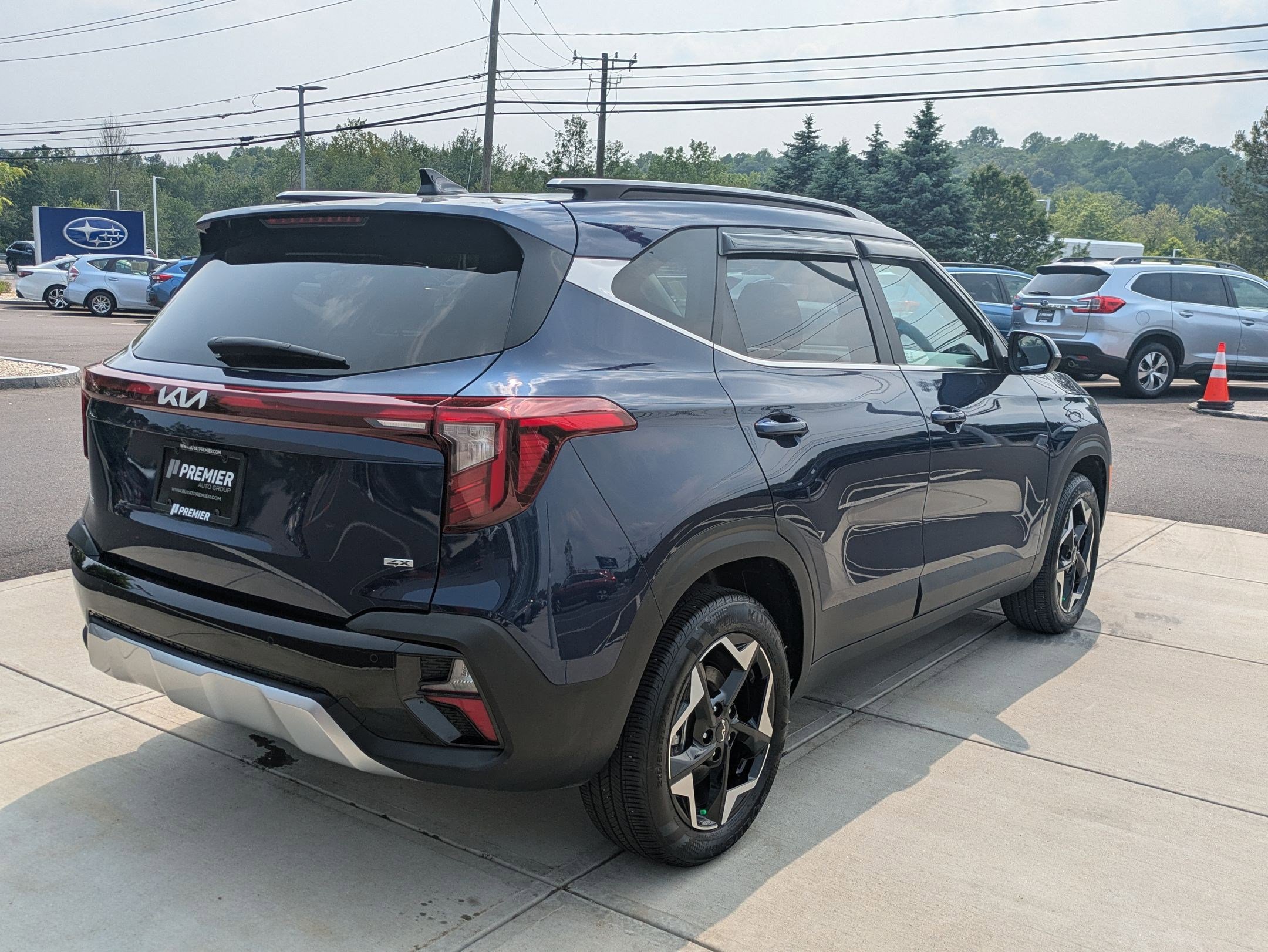 2025 Kia Seltos EX photo 3