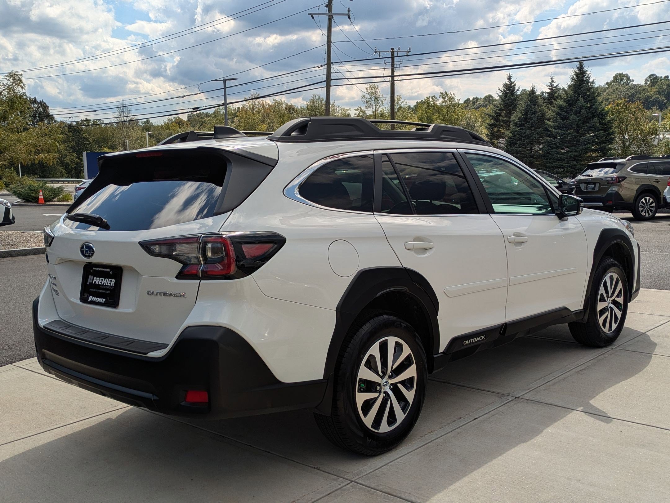 2024 Subaru Outback Premium photo 3