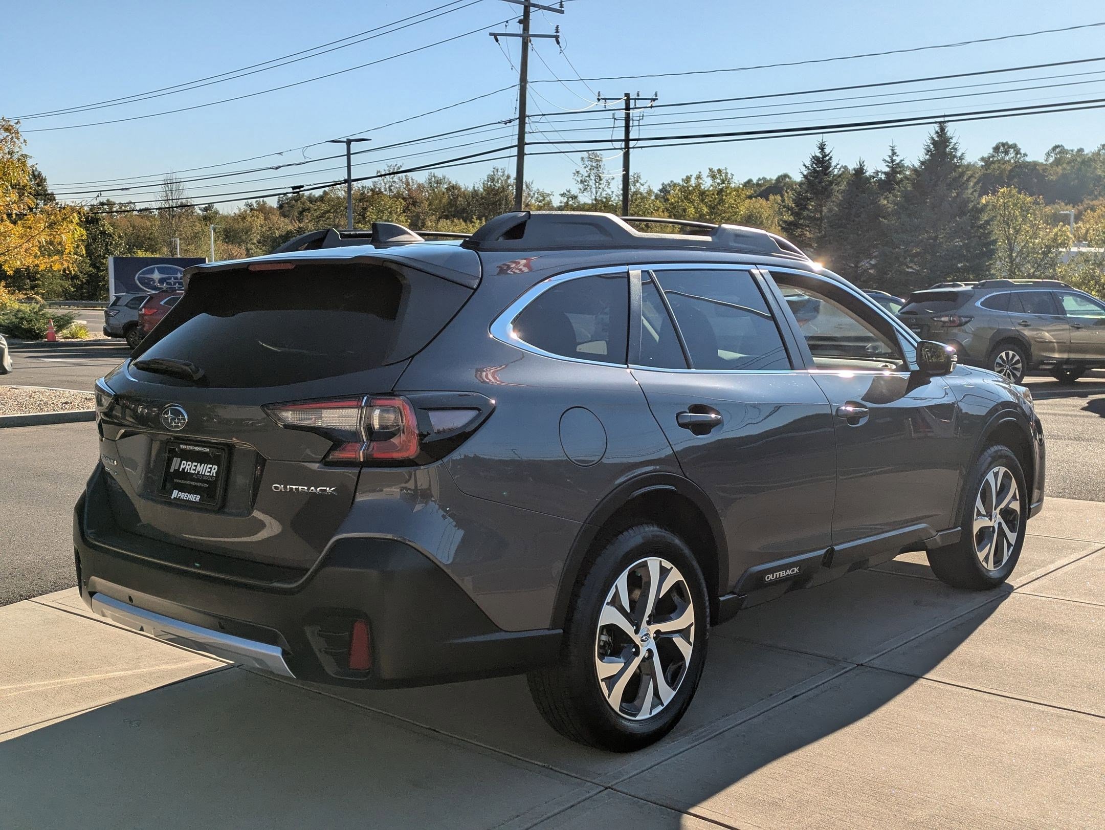 2022 Subaru Outback Limited photo 2
