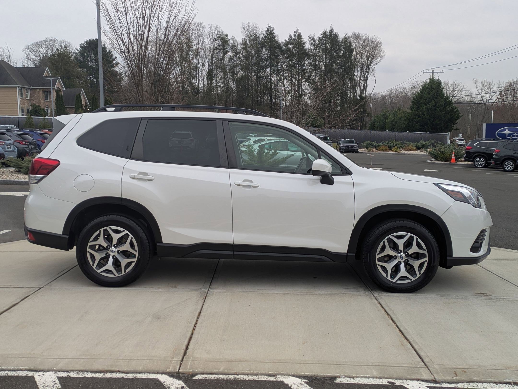 2022 Subaru Forester Premium photo 2