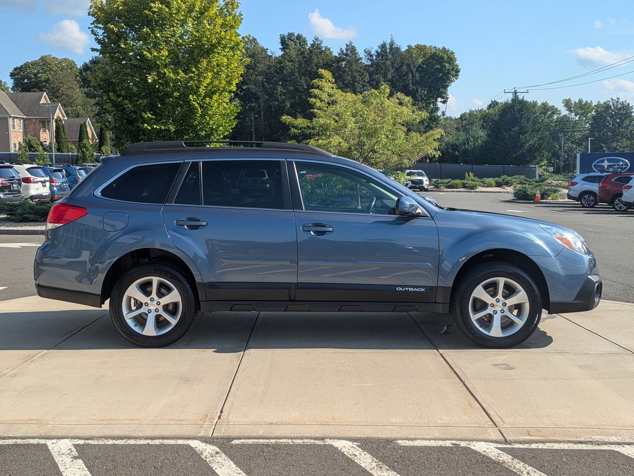 Used 2014 Subaru Outback 2.5i Limited with VIN 4S4BRBKC7E3295813 for sale in Middlebury, CT