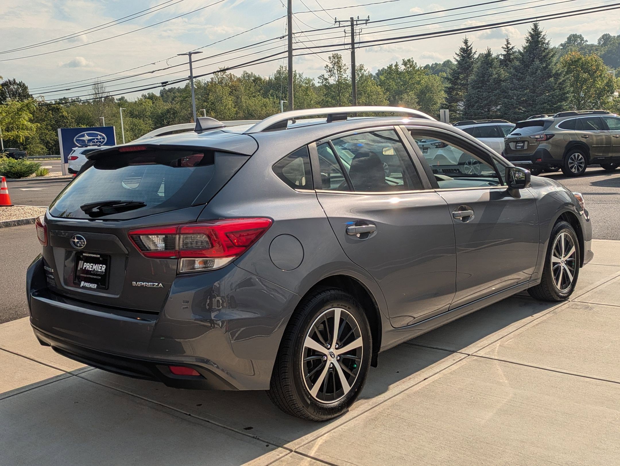 2023 Subaru Impreza Premium photo 3