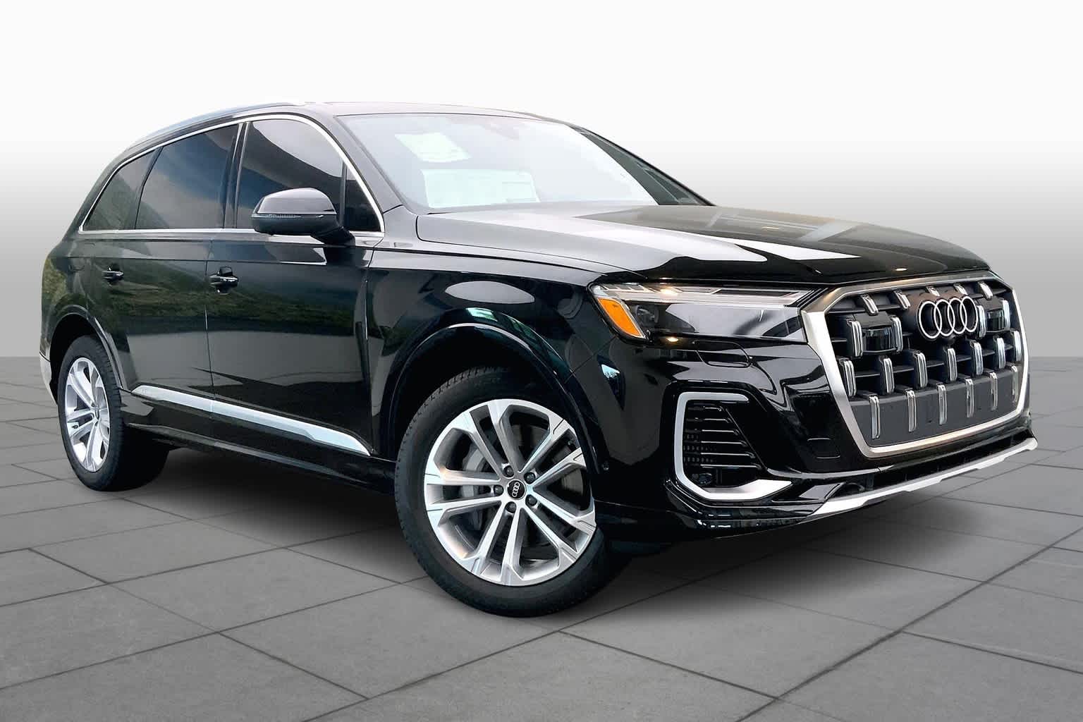 2025 Audi Q7 55 Premium Plus photo 2