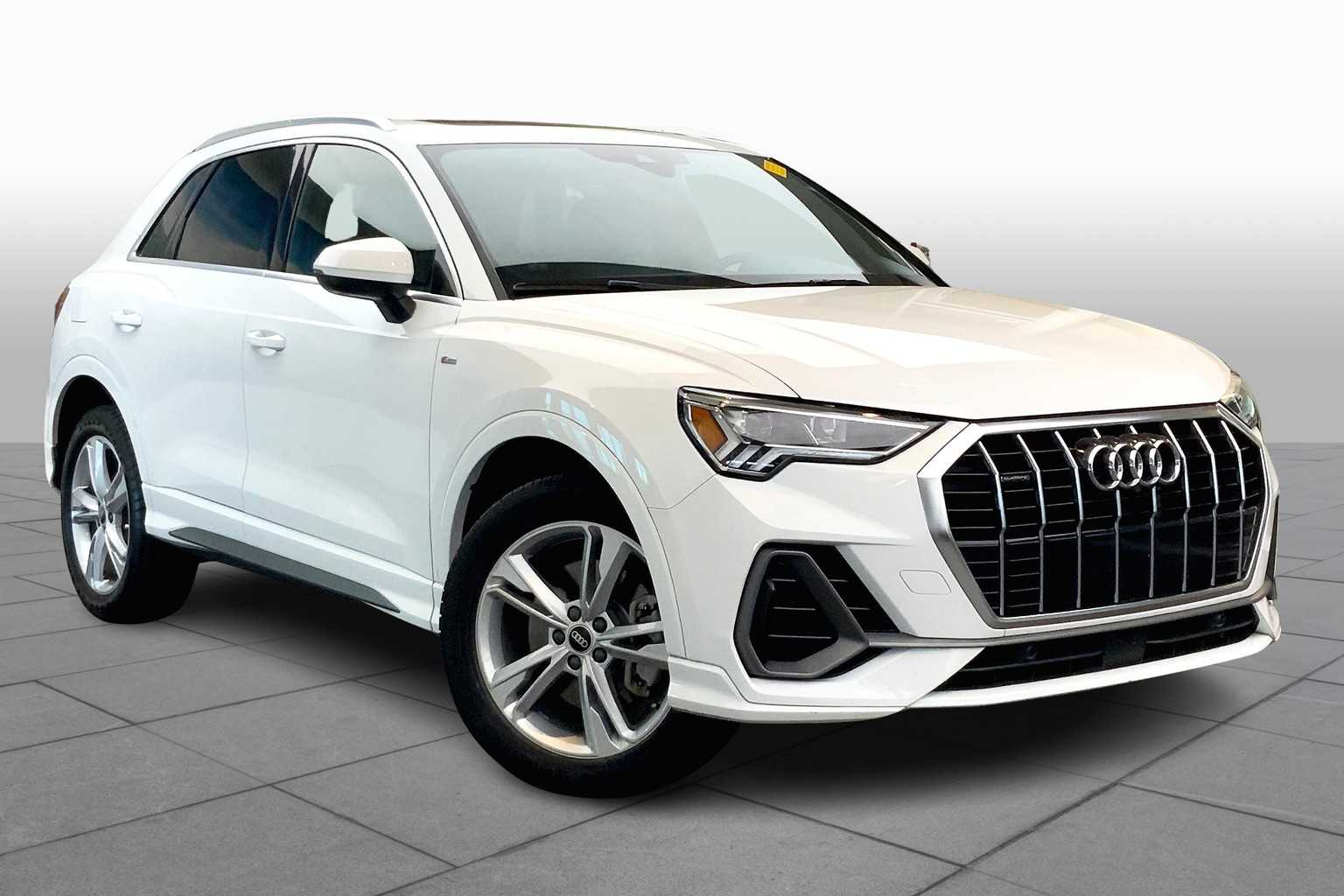 2022 Audi Q3 S line Premium Plus photo 2