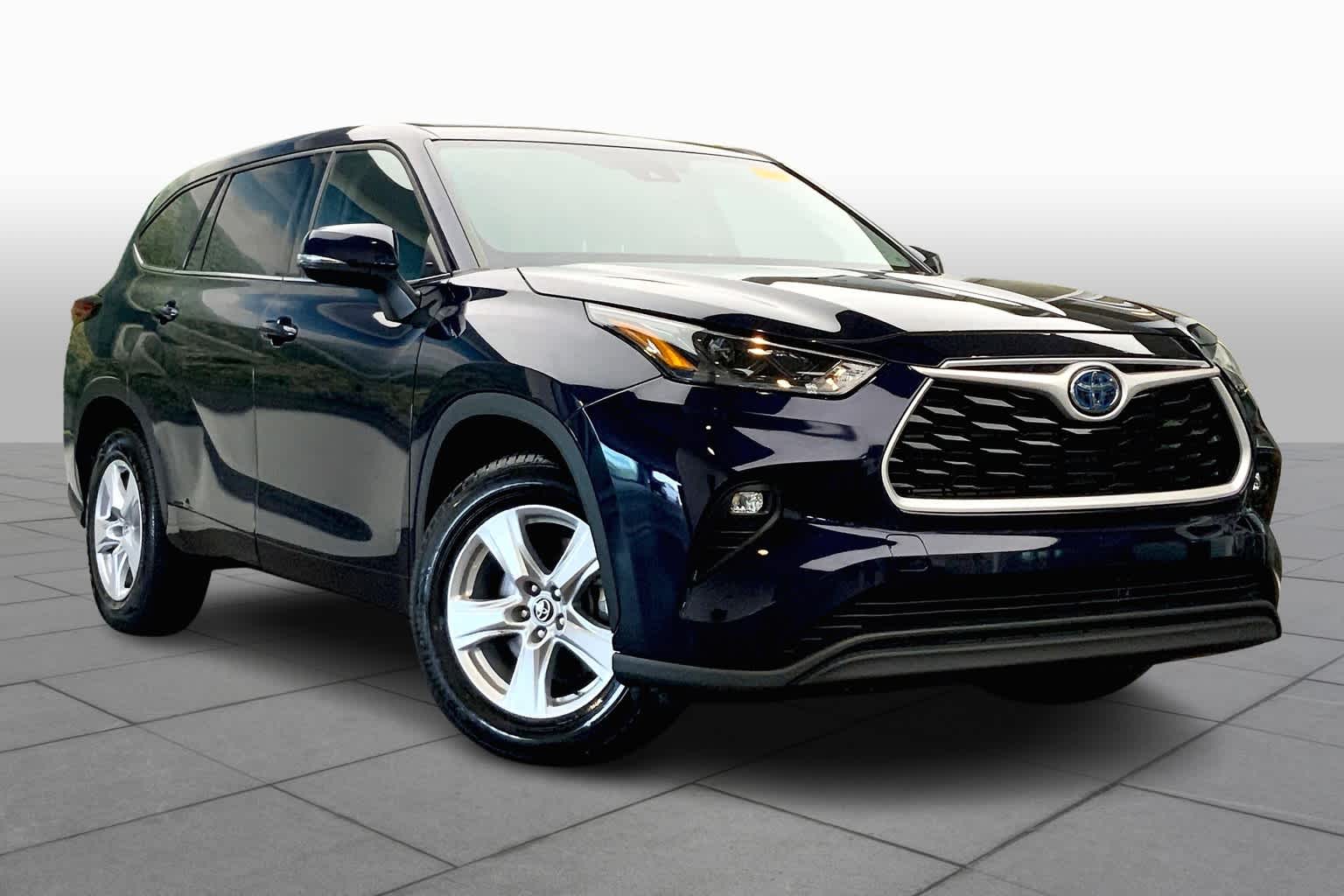 Used 2022 Toyota Highlander LE with VIN 5TDZARAH9NS516276 for sale in Houston, TX