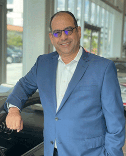 Staff member Manuel Laureano from ID_153a10ea919b