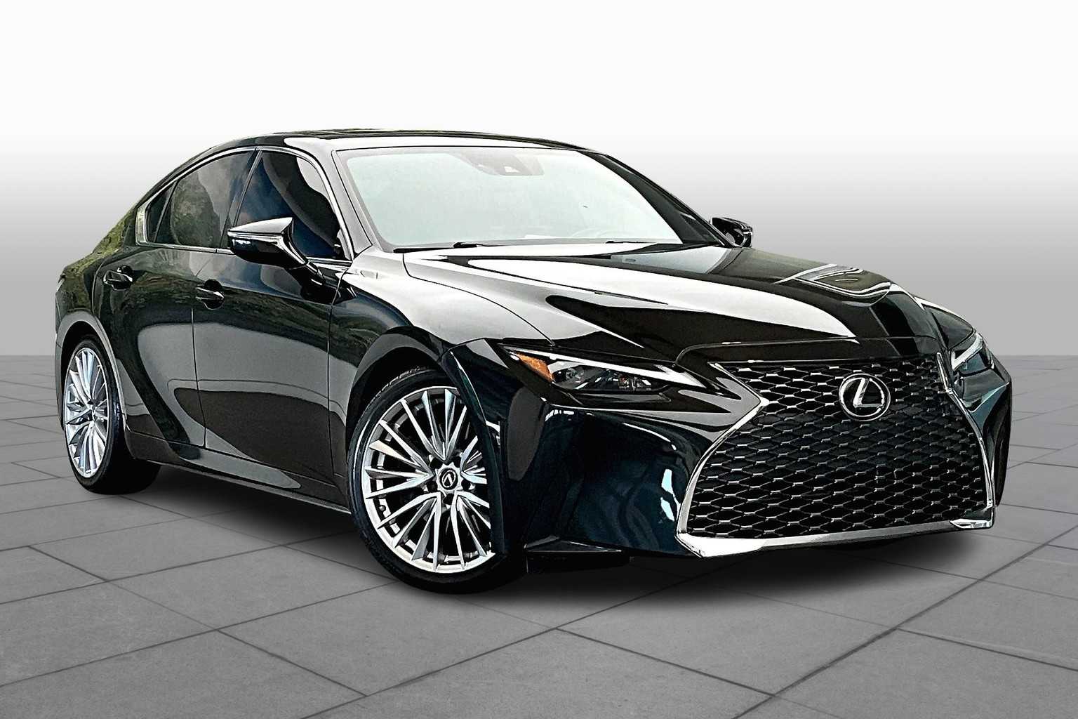 2022 Lexus IS photo 2