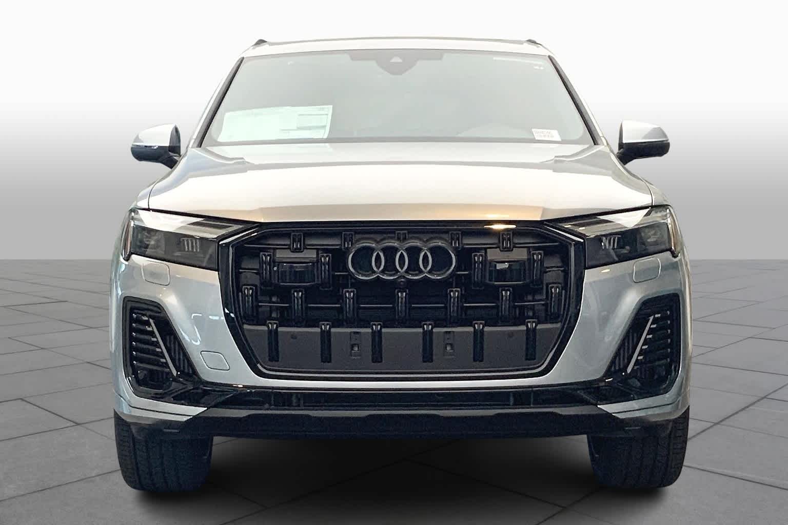 2025 Audi Q7 55 Premium Plus photo 3