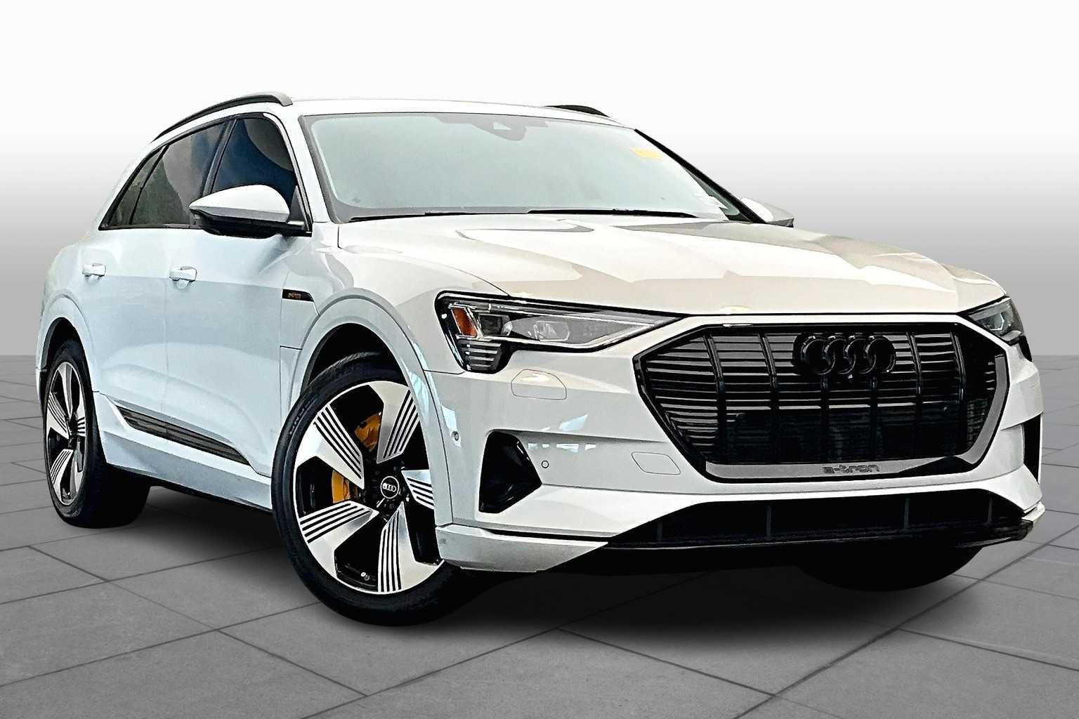 2023 Audi e-tron Premium Plus photo 2