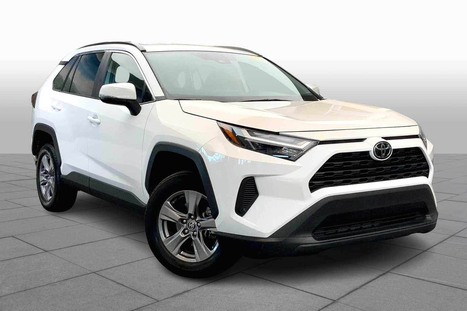 Used 2024 Toyota RAV4 XLE with VIN 2T3P1RFV5RW427265 for sale in Miami, FL