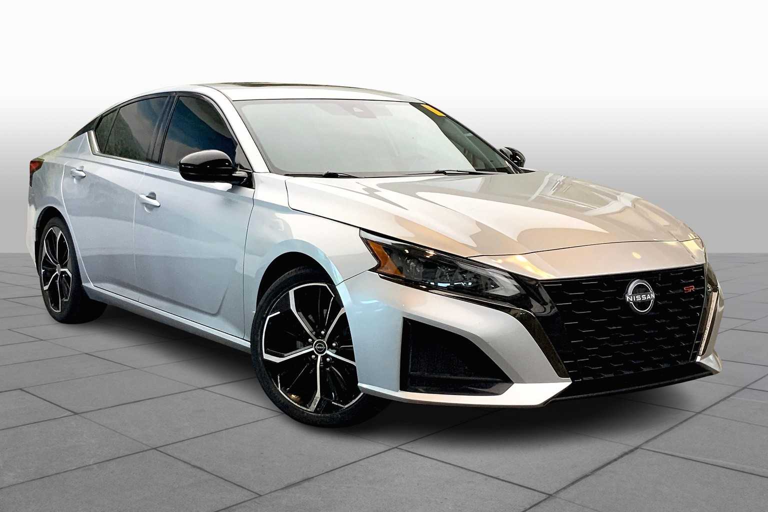 Used 2023 Nissan Altima SR with VIN 1N4BL4CV0PN303586 for sale in Miami, FL