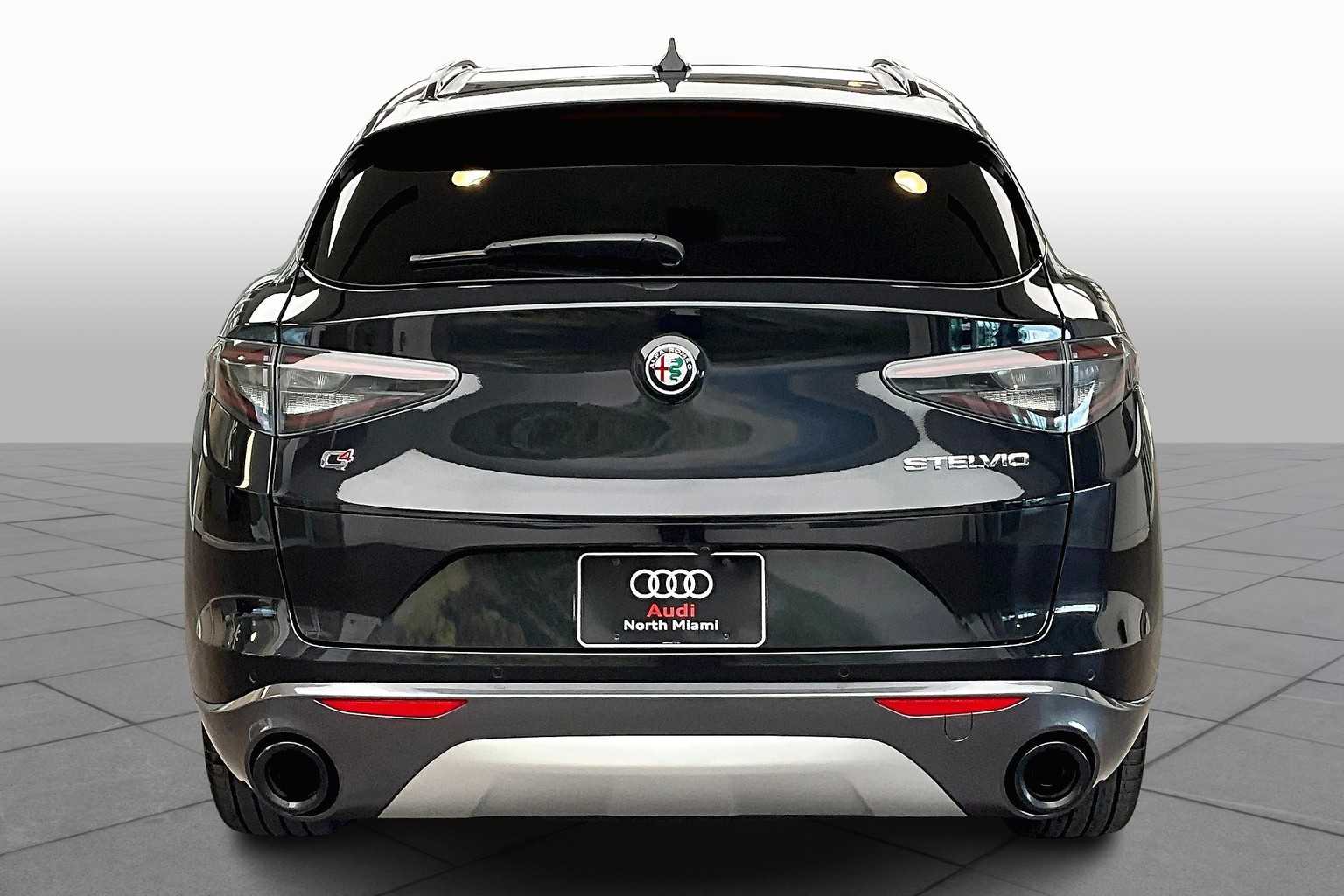 2024 Alfa Romeo Stelvio Ti photo 4