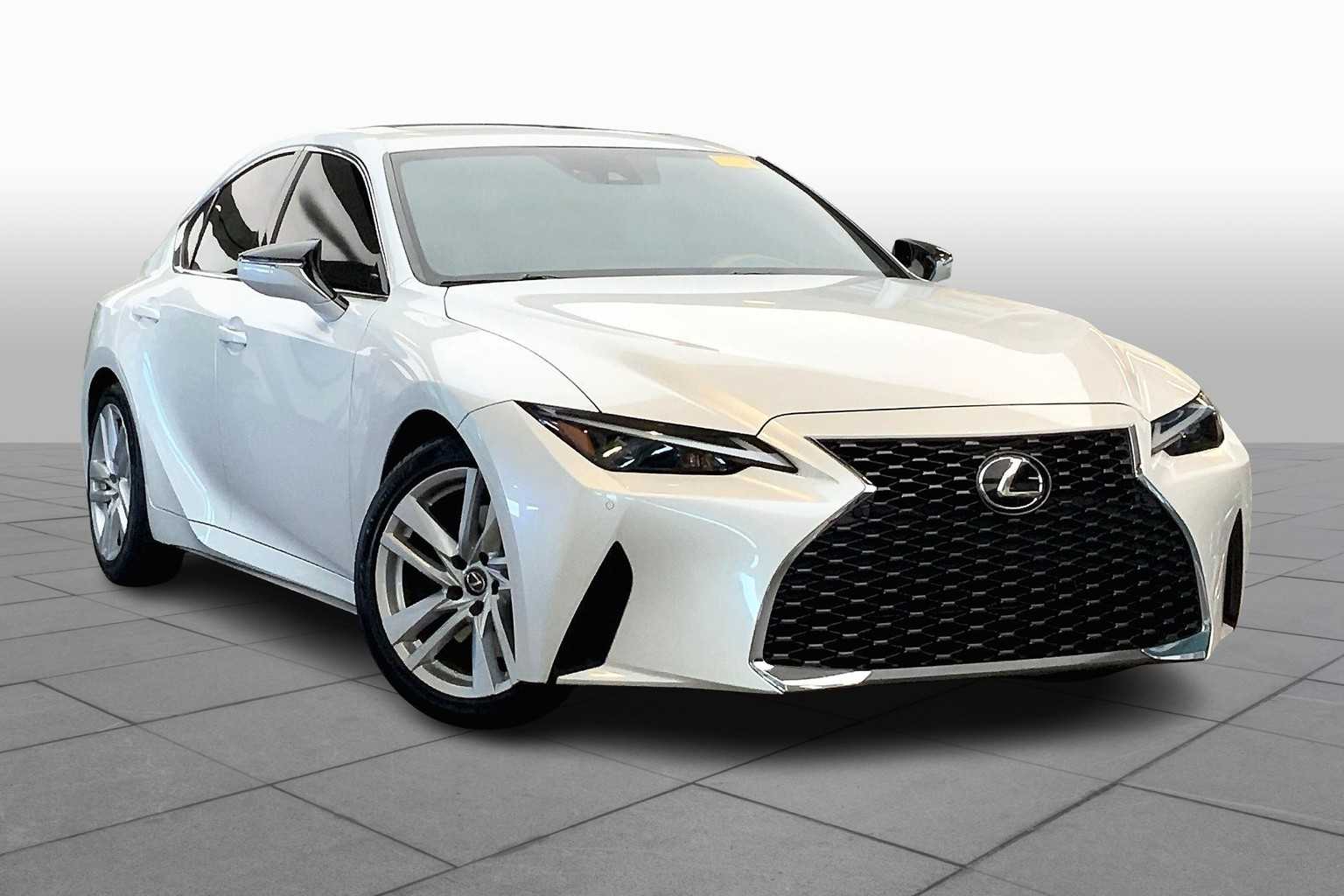 2023 Lexus IS photo 2