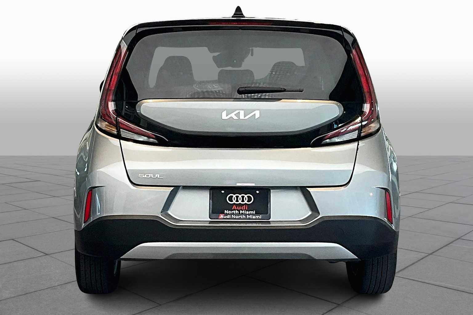2024 Kia Soul LX photo 3