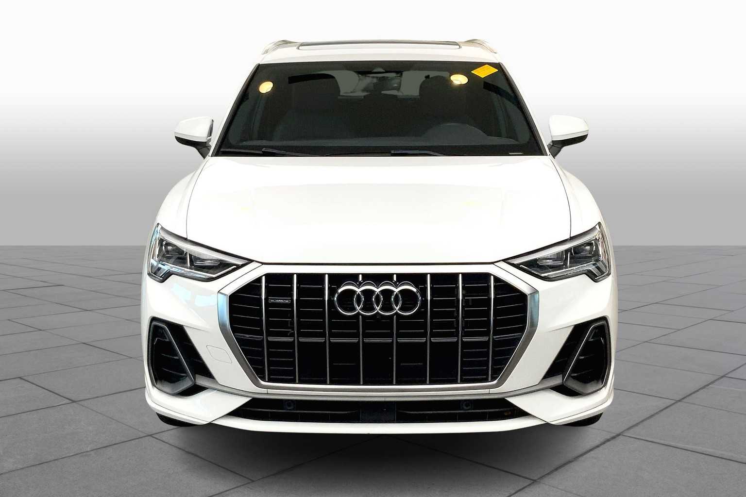 2022 Audi Q3 S line Premium Plus photo 3