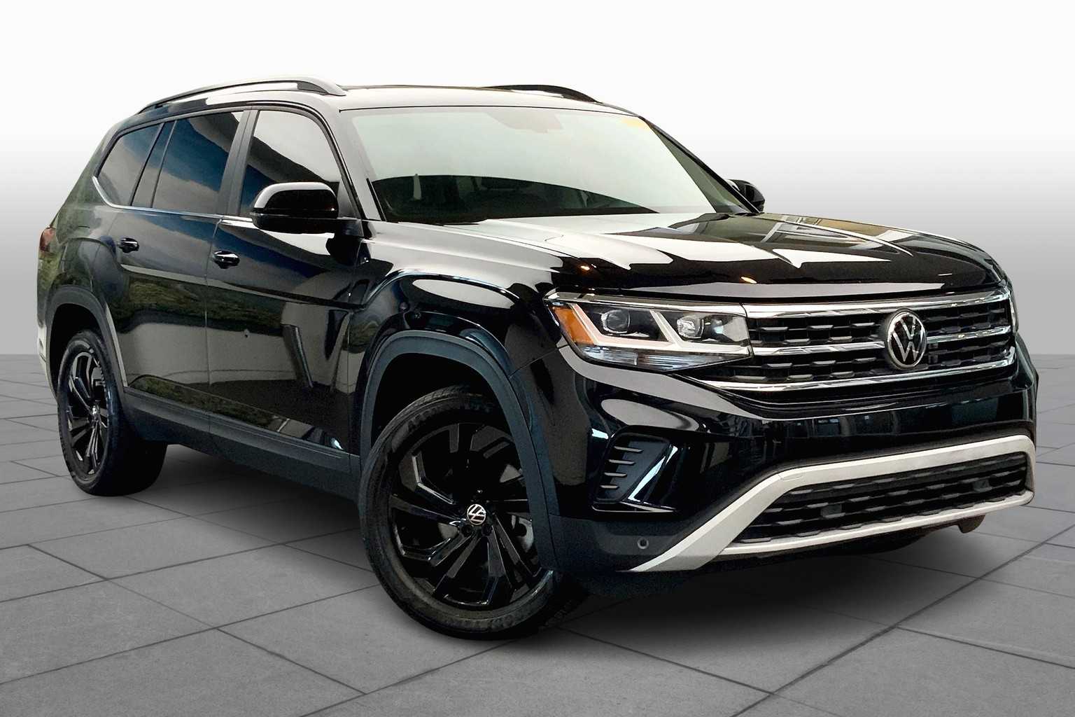 Used 2022 Volkswagen Atlas SE w/Tech with VIN 1V2JP2CA3NC531732 for sale in Miami, FL