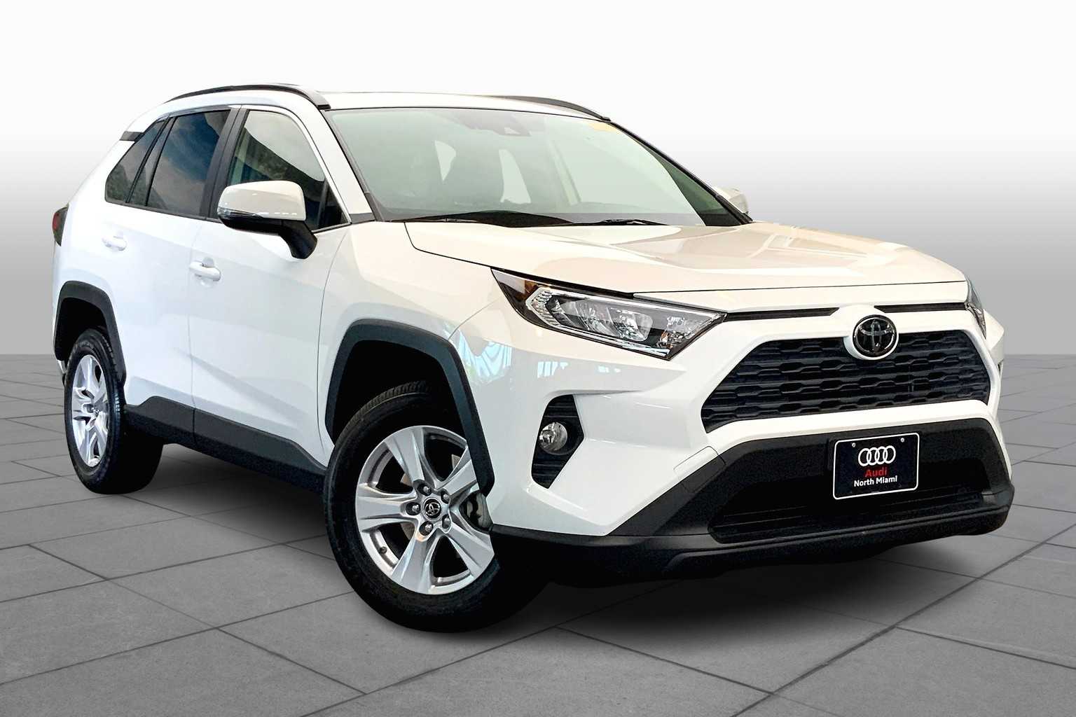Used 2019 Toyota RAV4 XLE with VIN JTMP1RFV2KD518125 for sale in Miami, FL