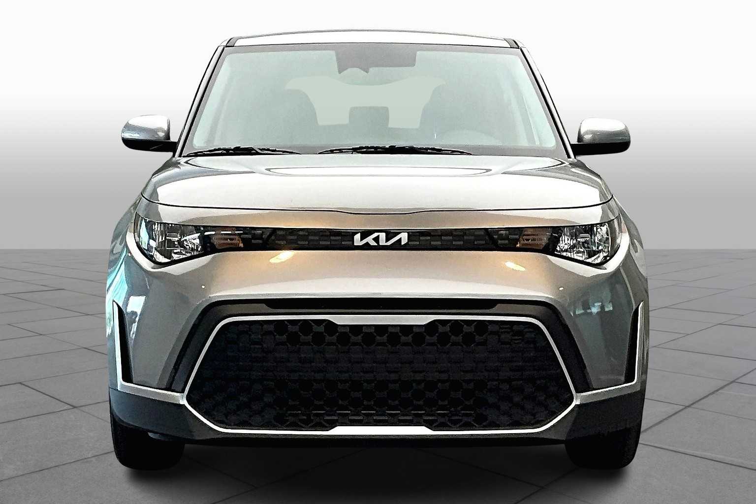 2024 Kia Soul LX photo 2